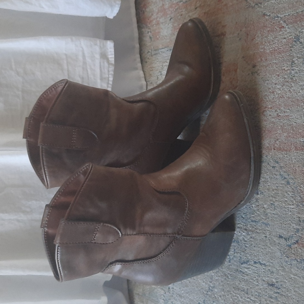 Madden Girl Ramz Brown Heeled Boots size 7